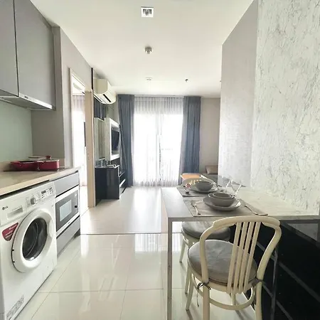 Luxurious Downtown Apartment