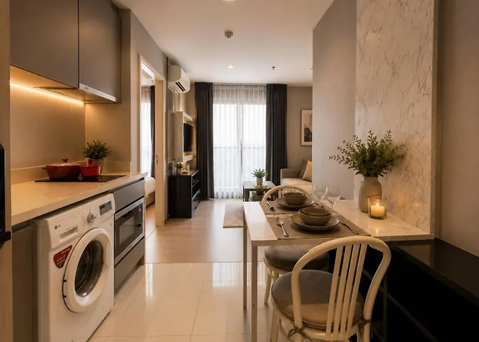 Luxurious Downtown Apartment *
